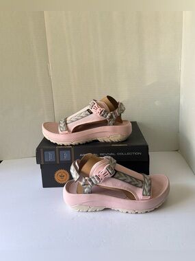 TEVA HURRICANE AMPSOLE VOLT REVIVE ALL GENDER SANDAL PINK Mens 12 Women’s 14 New